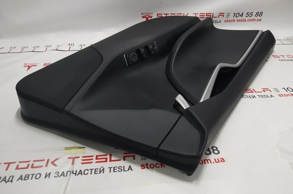 1 Front left door card assembly LTHR/LTHR/PVCB BLACK PREMIUM (damaged) Tesla model S, model S REST 6006071-25-M