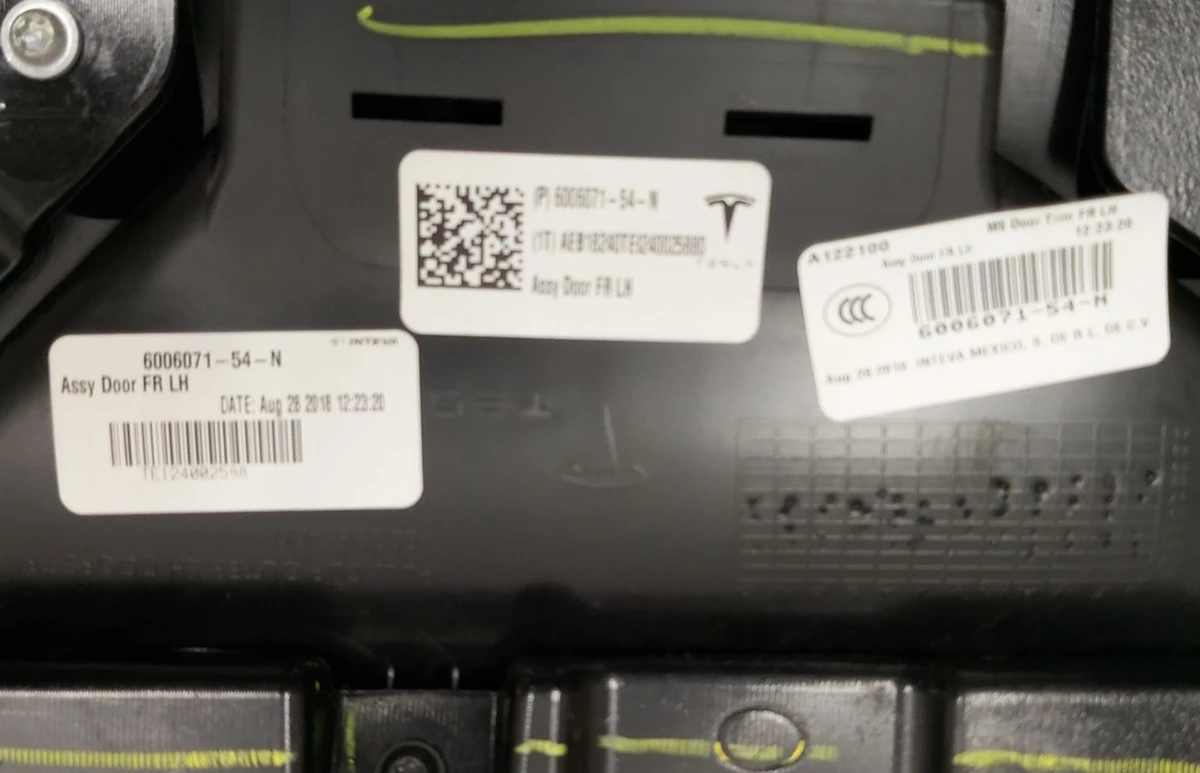 1 Карта дверей передньої лівої в зборі PURB/G/PVCB/PVCB BLK BASE Tesla