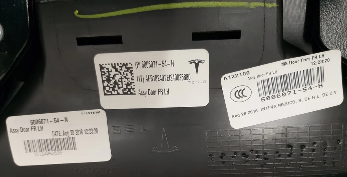1 Карта двери передней левой в сборе PURB/PVCB/PVCB BLK BASE с повреждением Tesla model S, model S REST 6006071-54-N