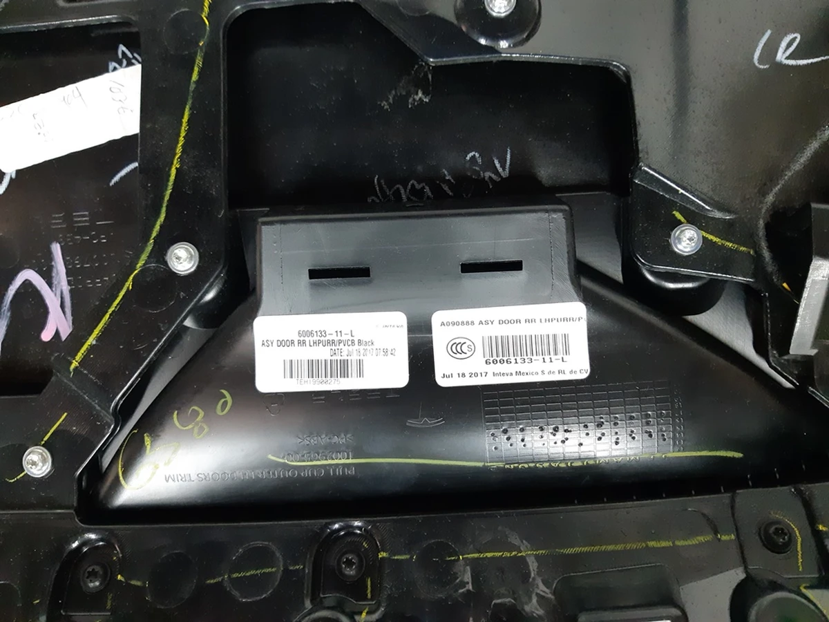 2 Карта дверей задньої лівої у зборі PURB/PVCB/PVCB BLACK з пошкодженням Tesla model S, model S REST 6006133-11-L