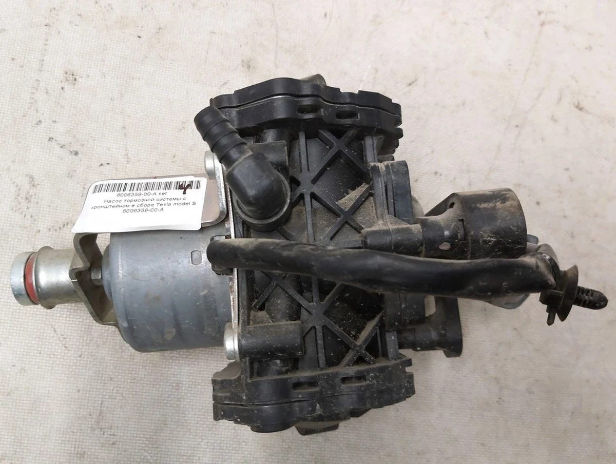 1 BRAKE VACUUM PUMP AND ISOLATORS Tesla model S 6006359-00-A