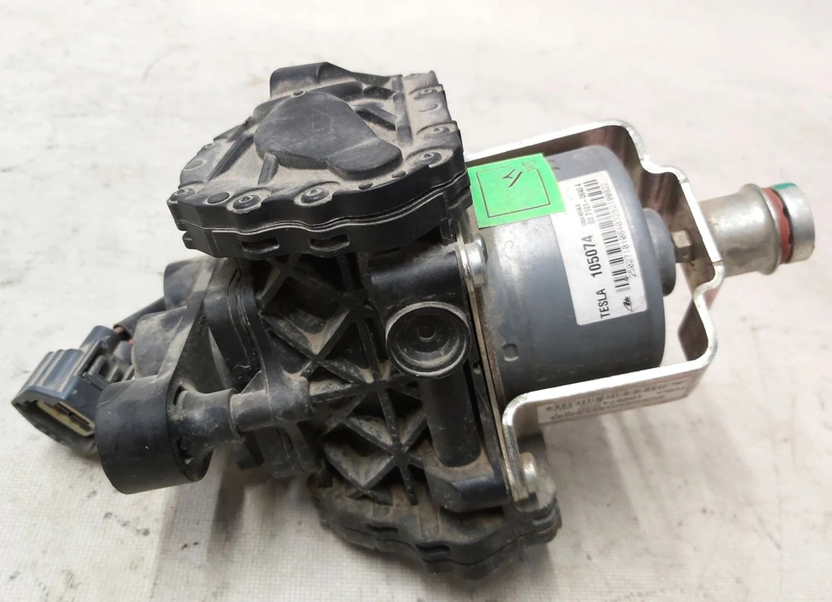 1 BRAKE VACUUM PUMP AND ISOLATORS Tesla model S 6006359-00-A