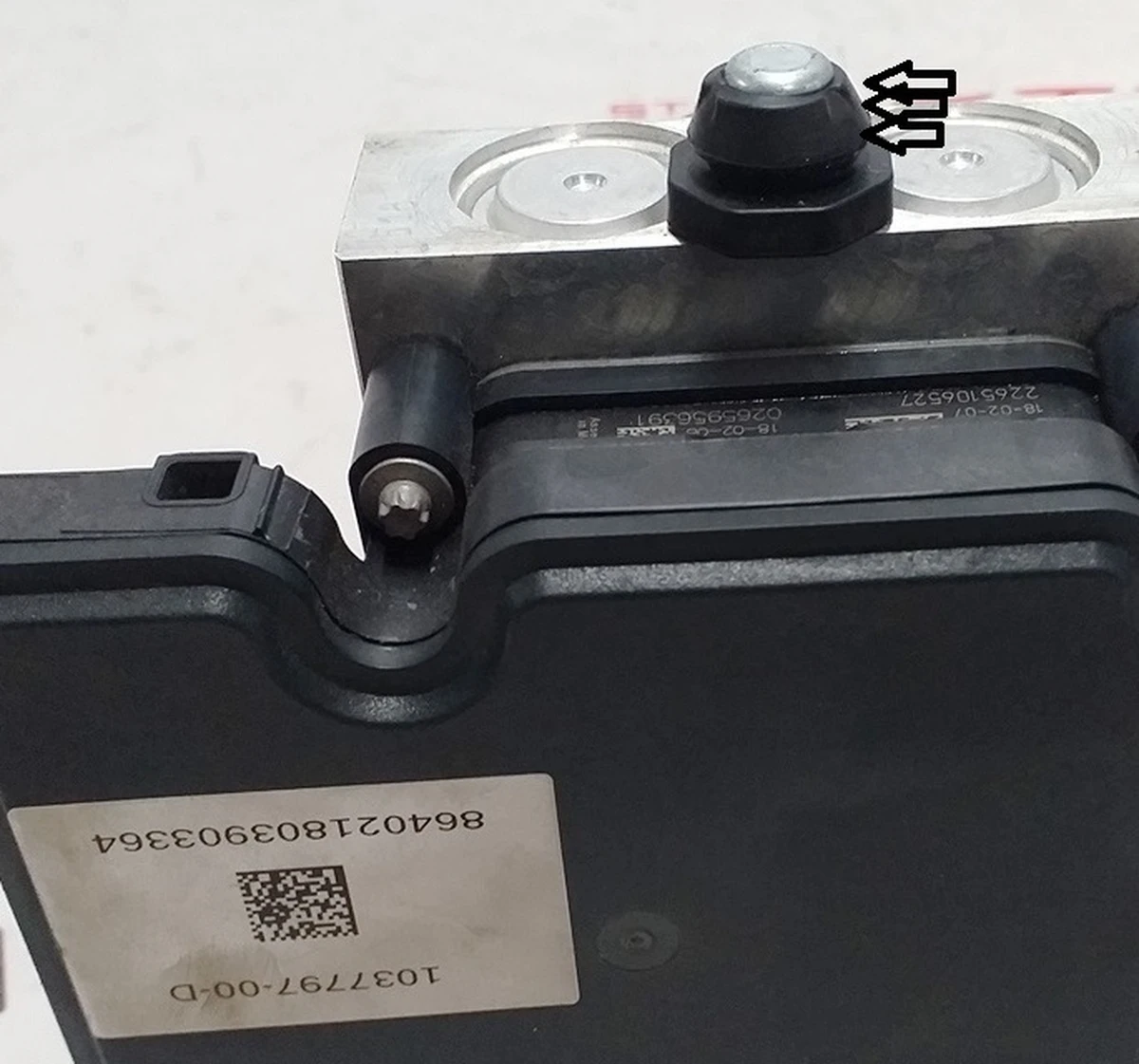 2 Ізолятор модуля ABS Tesla Model X 6006364-00-A