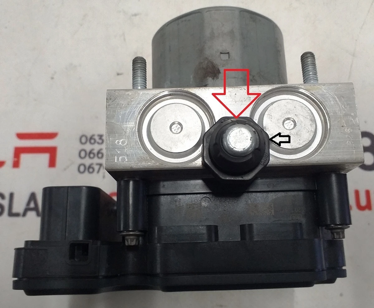 2 Ізолятор модуля ABS Tesla Model X 6006364-00-A