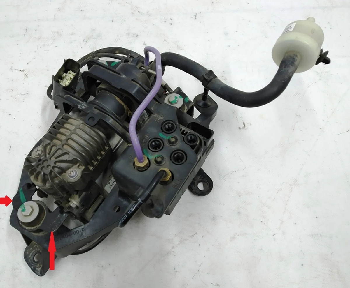 7 Скоба велика кронштейна компресора пневмопідвіски Tesla model S 6006404-00-C