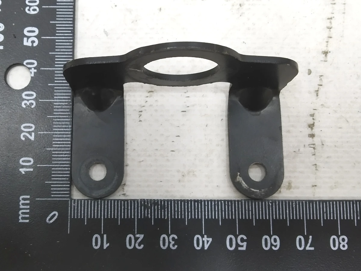 7 Скоба малая кронштейна компрессора пневмоподвески Tesla model S 6006404-00-C