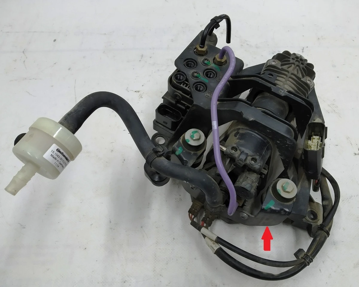 7 Скоба велика кронштейна компресора пневмопідвіски Tesla model S 6006404-00-C