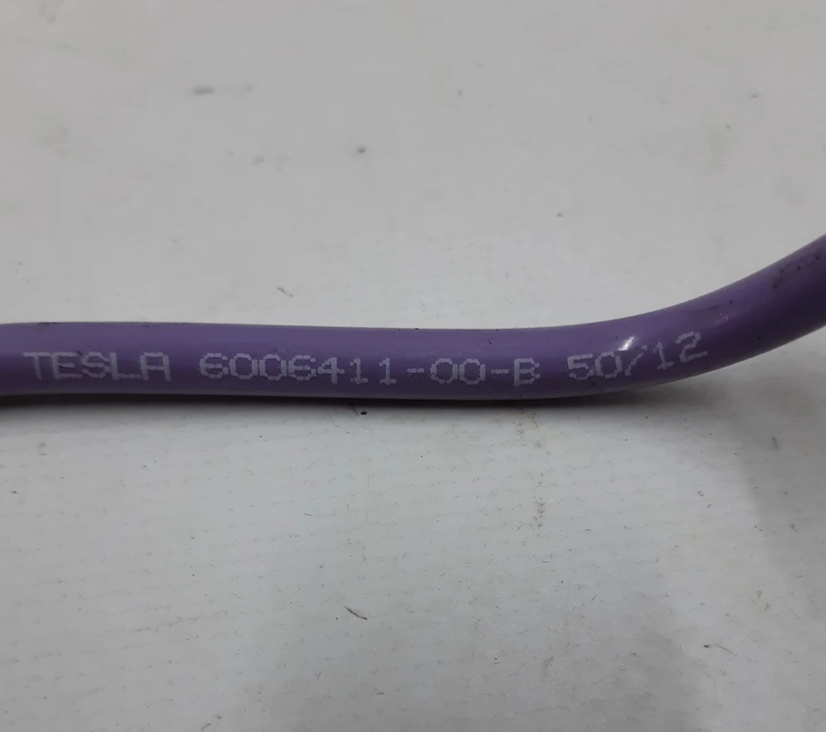 27 AIR SUSPENSION LINE SOLENOID TO COMPRESSOR Tesla model S 6006411-00-B