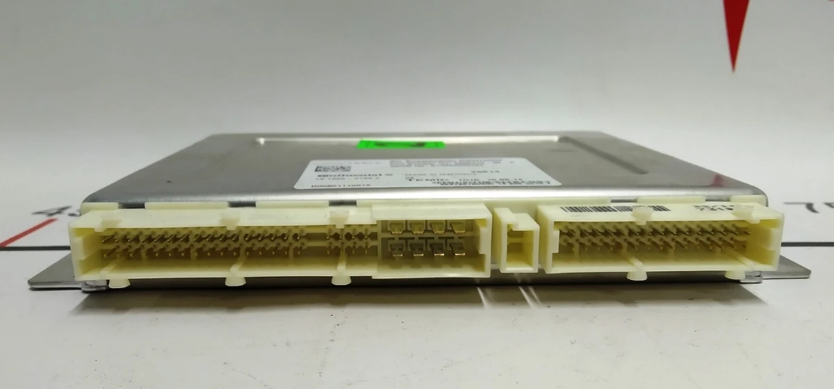 3 Блок управления пневмо подвеской Tesla model S 6006413-00-D