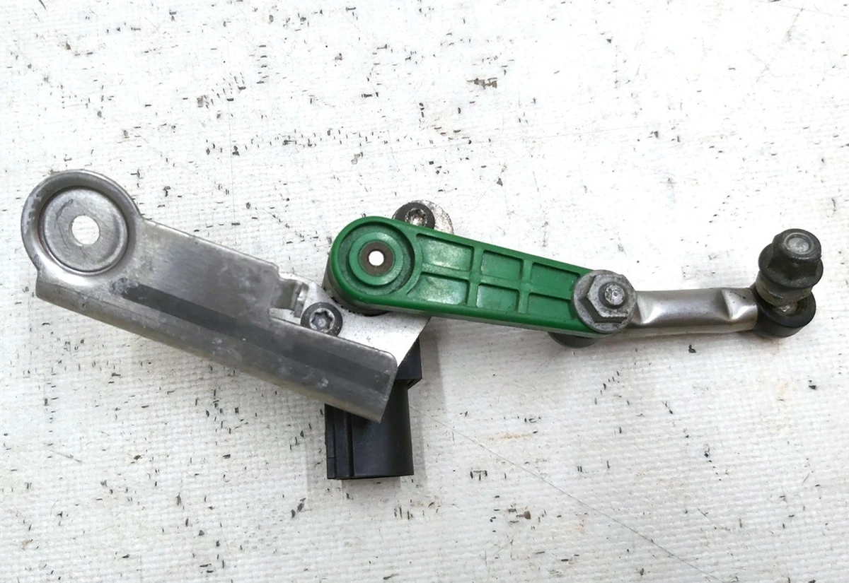 1 Датчик уровня передней пневмоподвески левый с кронштейном в сборе Tesla model S 6006514-00-B