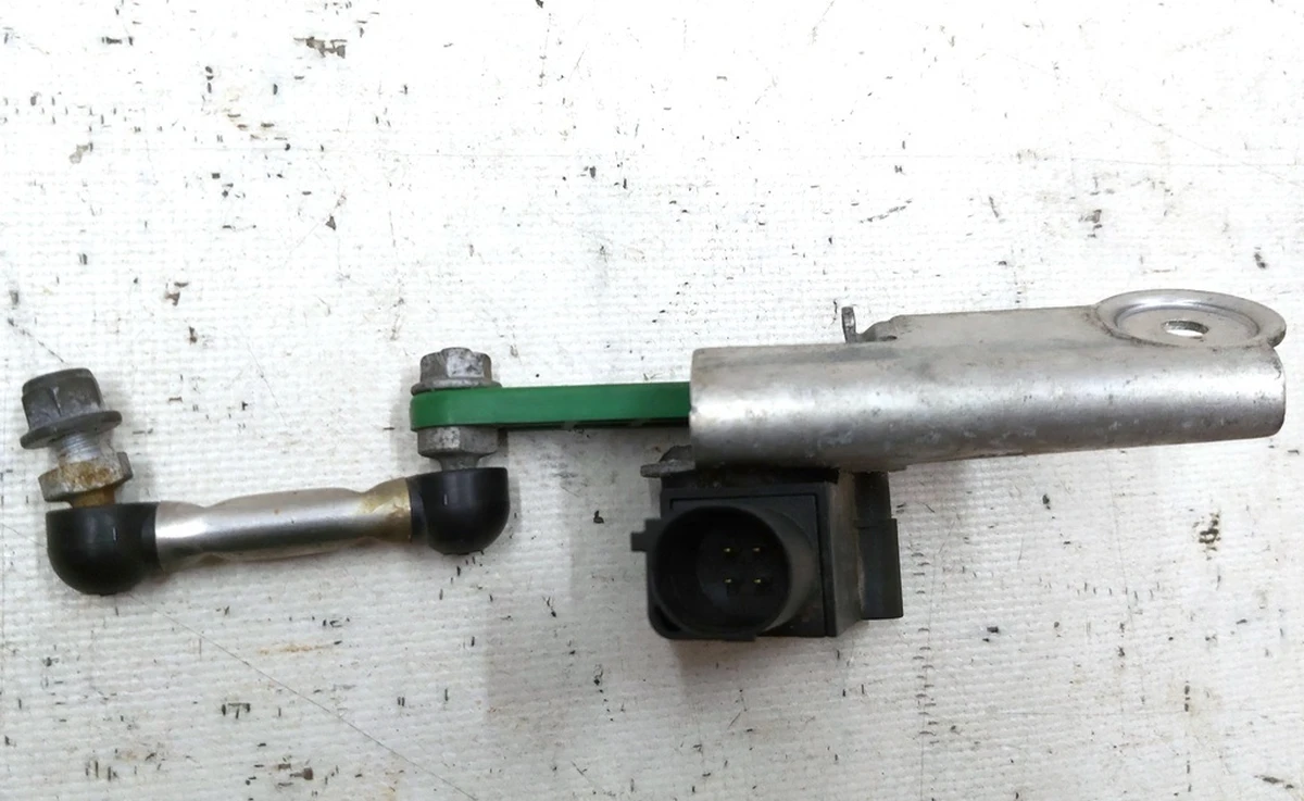 1 Датчик рівня передньої пневмопідвіски правий з кронштейном у зборі Tesla model S 6006514-00-B