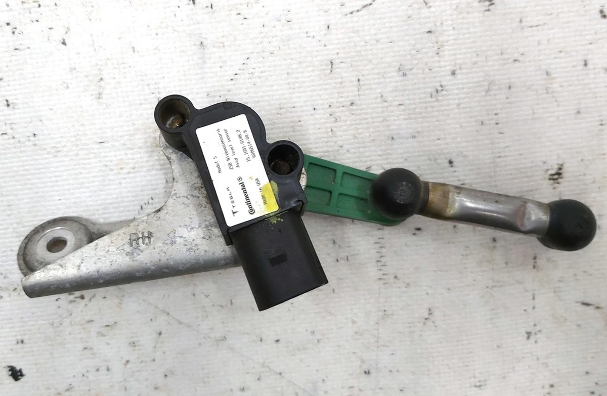 1 Датчик рівня передньої пневмопідвіски правий з кронштейном у зборі Tesla model S 6006514-00-B