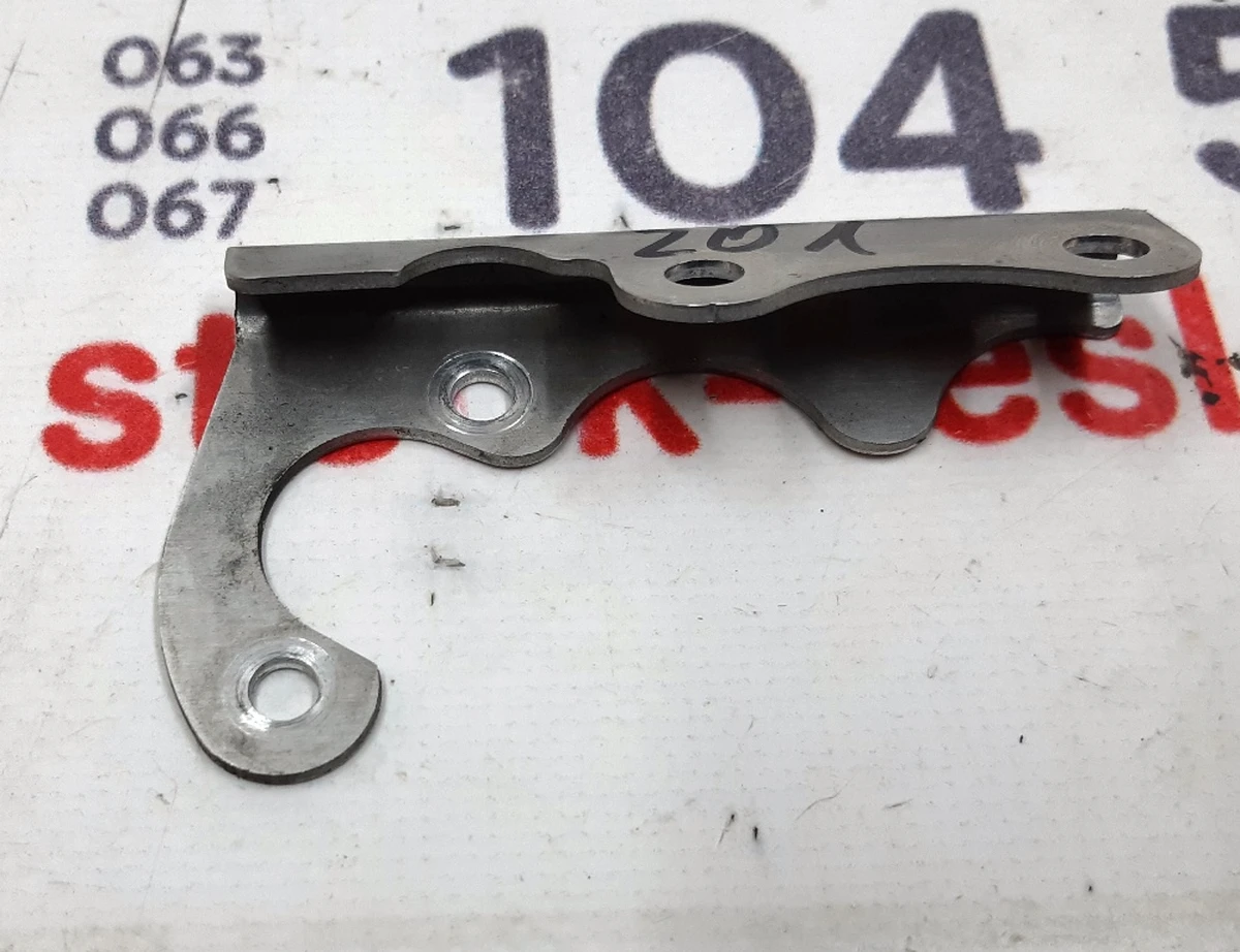 2 Кронштейн кріплення датчика рівня передньої пневмопідвіски лівий Tesla model X S REST 6006516-00-A