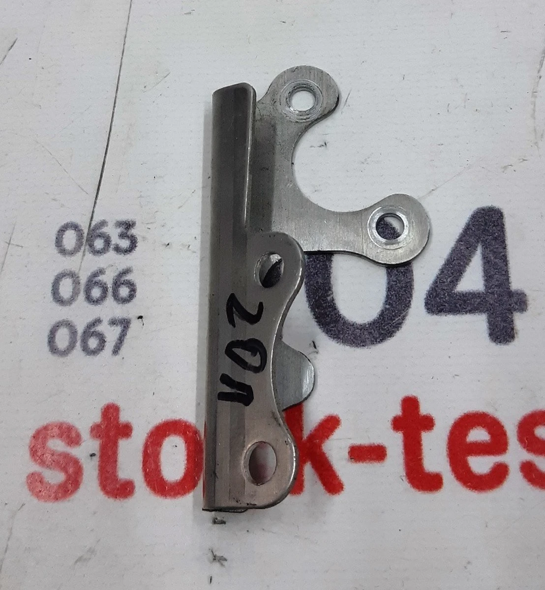 3 Кронштейн кріплення датчика рівня передньої пневмопідвіски правий Tesla model S 6006519-00-A