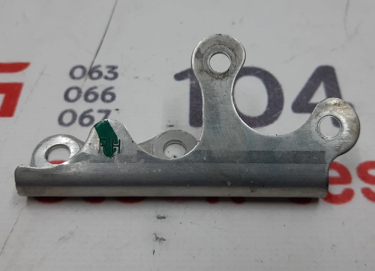 3 Кронштейн кріплення датчика рівня передньої пневмопідвіски правий Tesla model S 6006519-00-A