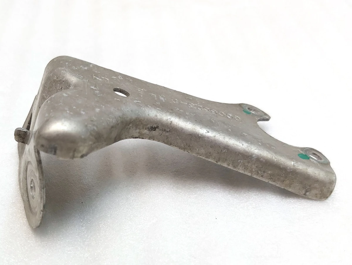 8 Кронштейн кріплення датчика рівня задньої пневмопідвіски лівий з порушеною геометрією Tesla model S, model S REST, model X 6006523-00-B