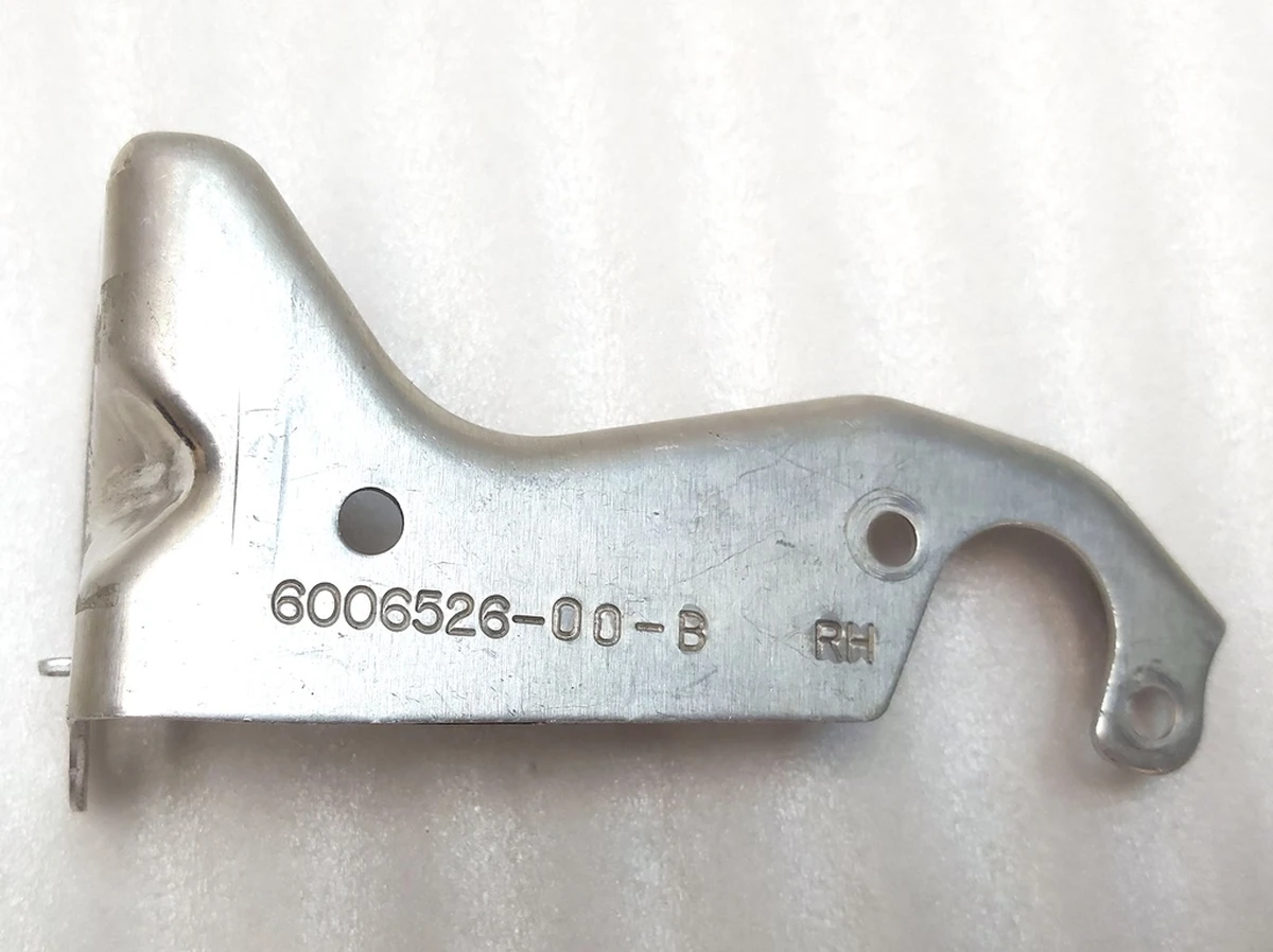 9 Кронштейн крепления датчика уровня задней пневмоподвески правый с нарушенной геометрией Tesla model S, model S REST, model X 6006526-00-B