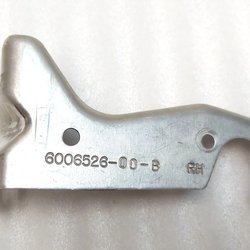 9 Кронштейн кріплення датчика рівня задньої пневмопідвіски правий з порушеною геометрією Tesla model S, model S REST, model X 6006526-00-B