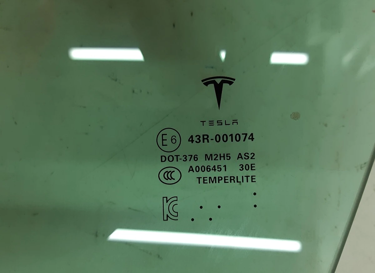1 Скло дверей передньої лівої Tesla model S, model S REST 6006547-00-E