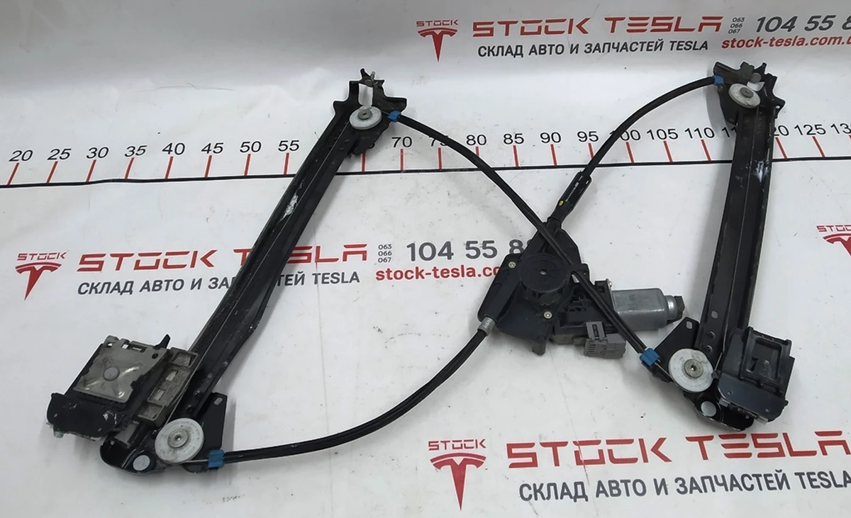 1 Склопідйомник передній лівий (деформована напрямна планка) без електродвигуна Tesla model S, model S REST 6006551-00-L