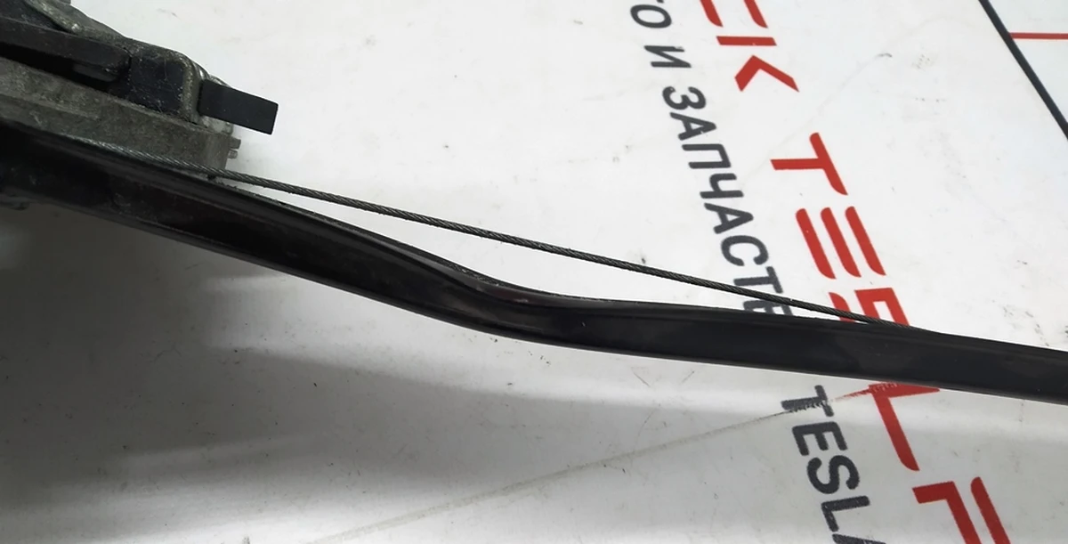 1 Склопідйомник передній лівий (деформована напрямна планка) без електродвигуна Tesla model S, model S REST 6006551-00-L