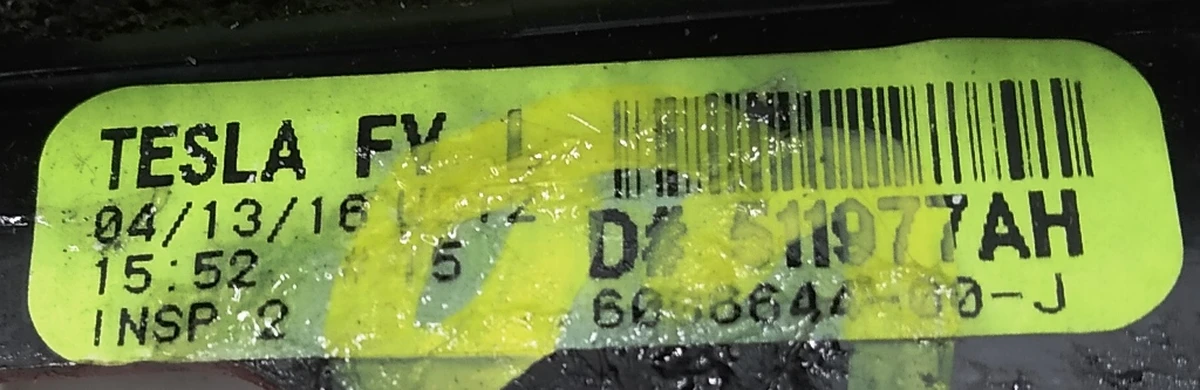 3 Форточка передня ліва (деформована напрямна планка) Tesla model S, model S REST