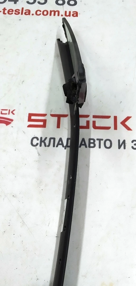 3 Форточка передня ліва (деформована напрямна планка) Tesla model S, model S REST