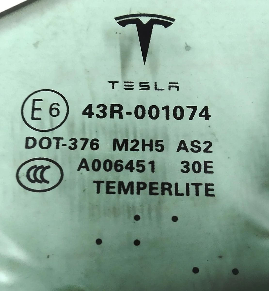 3 Форточка передня ліва (деформована напрямна планка) Tesla model S, model S REST