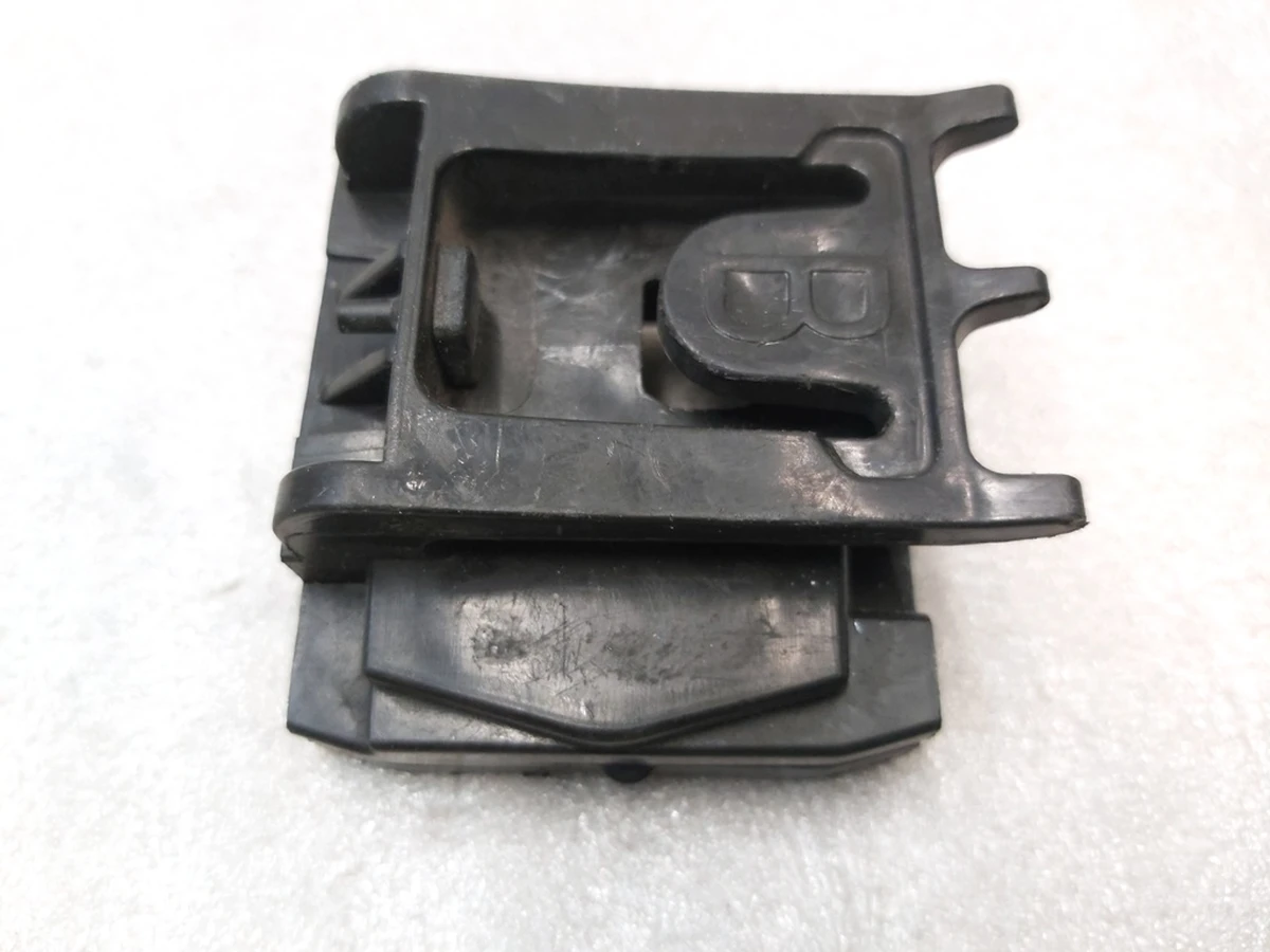 Фиксатор положения стекла стеклоподъемника переднего левого заднего правого Tesla model S, model S REST 6006651-00-L