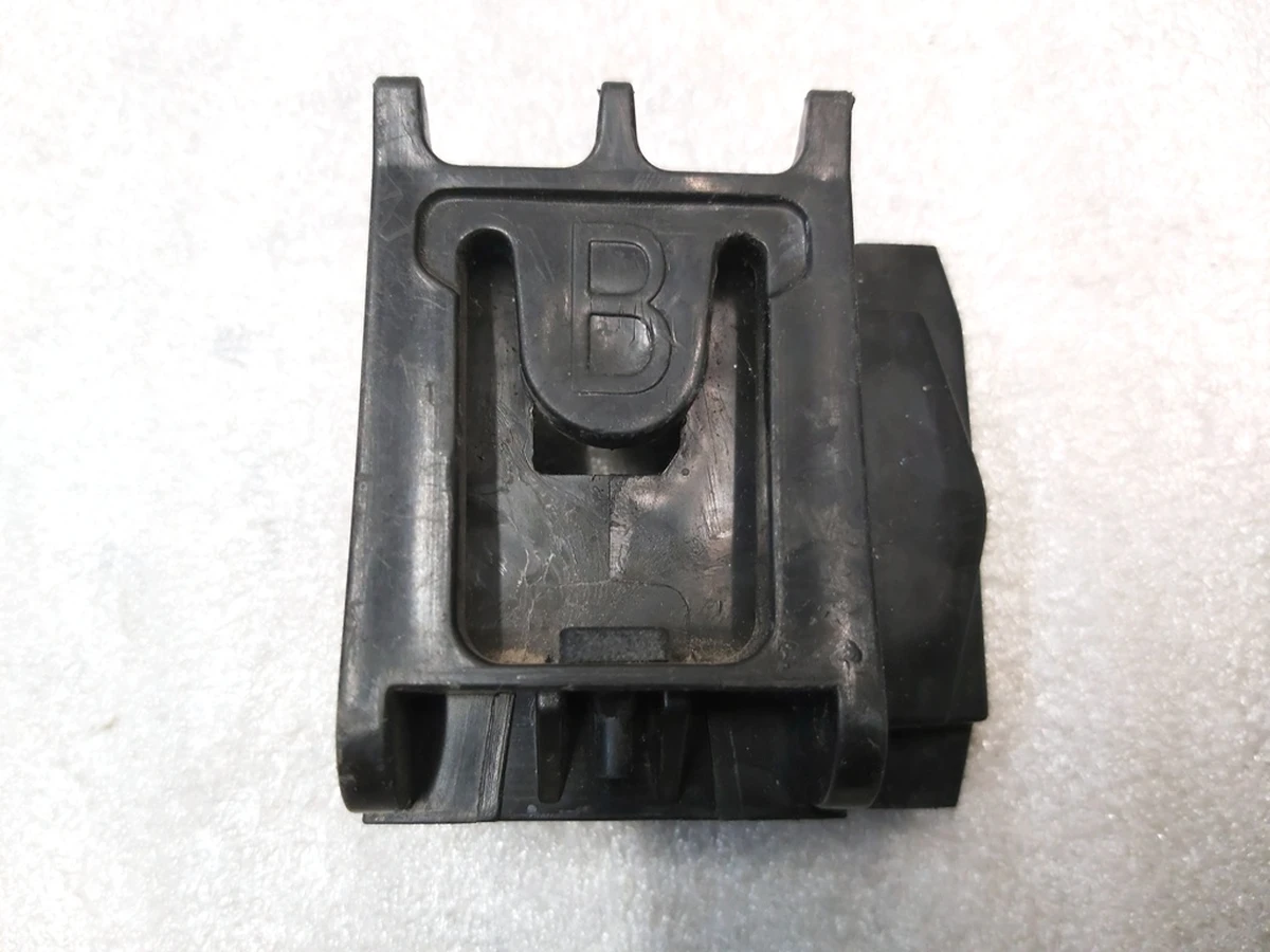 Фиксатор положения стекла стеклоподъемника переднего левого заднего правого Tesla model S, model S REST 6006651-00-L