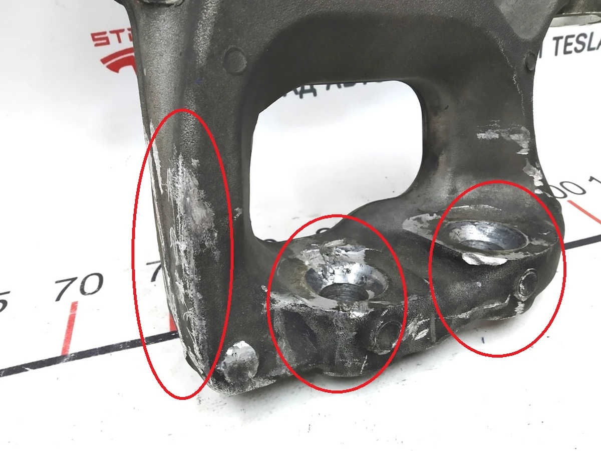 1 Knuckle steering front left RWD with damage Tesla model S 1043052-00-A