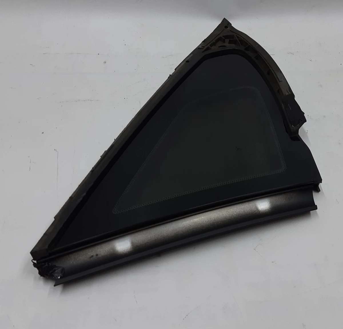 Стекло крыла заднего левого (форточка) Tesla model S, model S REST 1051820-99-A