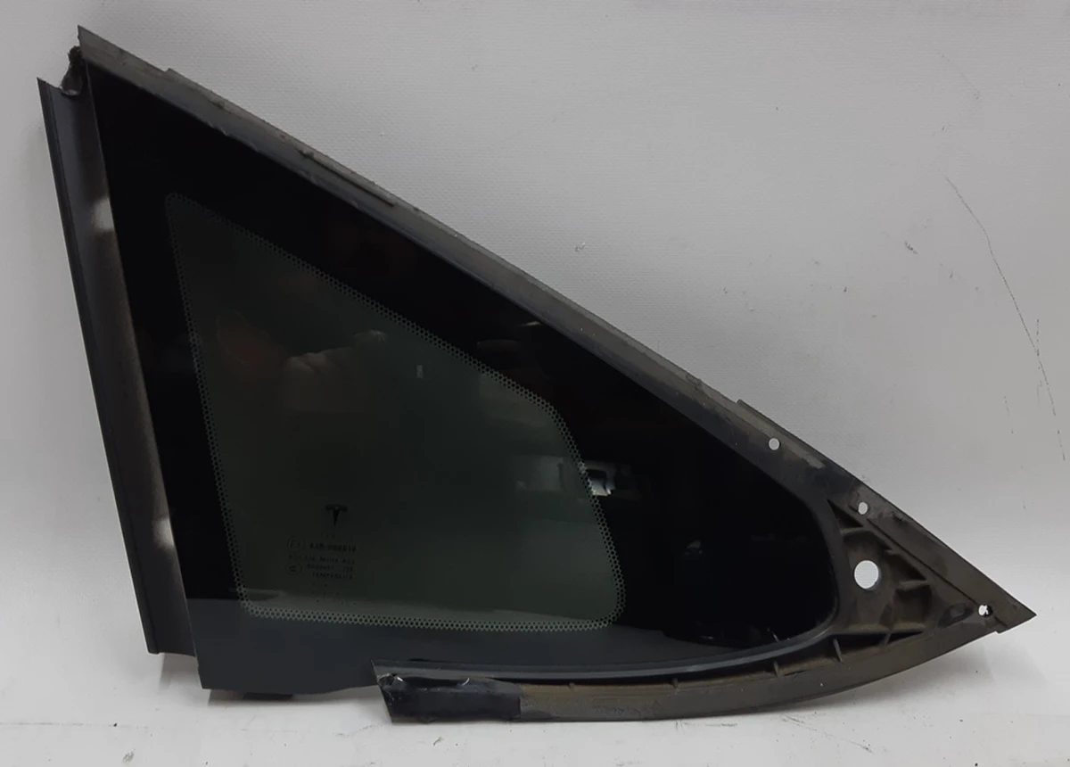 Стекло крыла заднего левого (форточка) Tesla model S, model S REST 1051820-99-A