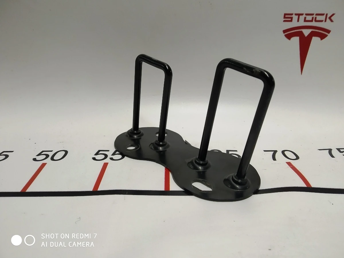 3 Петля замка капота двойная Tesla model S 6007202-00-C