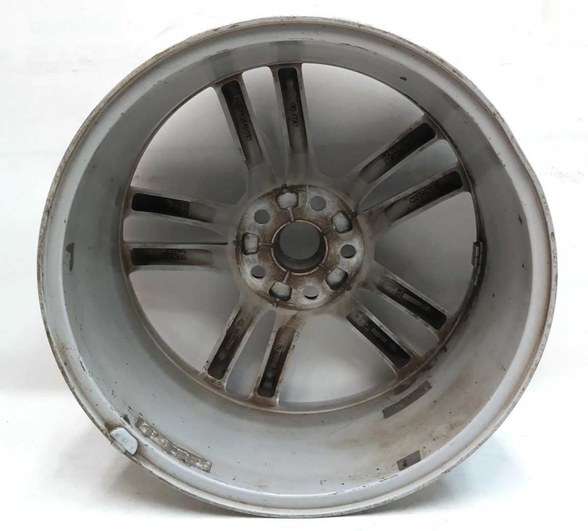 1 WHEEL, 19x8.0 - SILVER with damage Tesla model S, model S REST 1054040-00-B