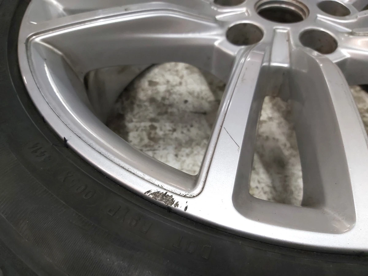 1 Колісний диск (19x8.0J - SILVER) з пошкодженням Tesla model S 1054040-00-B