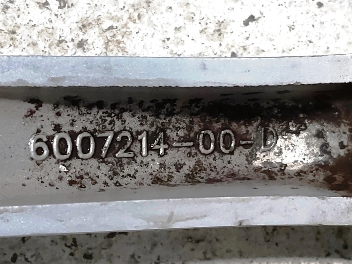 1 Колісний диск (19x8.0J - SILVER) з пошкодженням Tesla model S 1054040-00-B