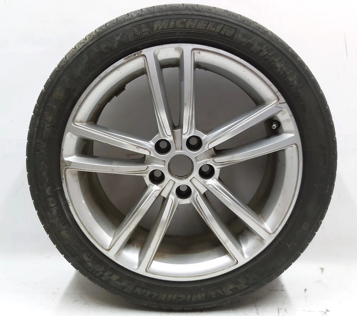 1 Complete wheel with damage (disc damaged 19 * 8.0J tire damaged Michelin Pilot Sport A / S3   245/45 R19) Tesla model S 1054040-00-B