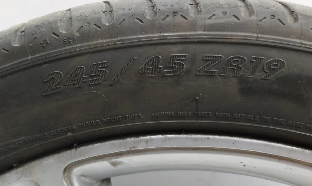 1 Complete wheel with damage (disc damaged 19 * 8.0J tire damaged Michelin Pilot Sport A / S3   245/45 R19) Tesla model S 1054040-00-B