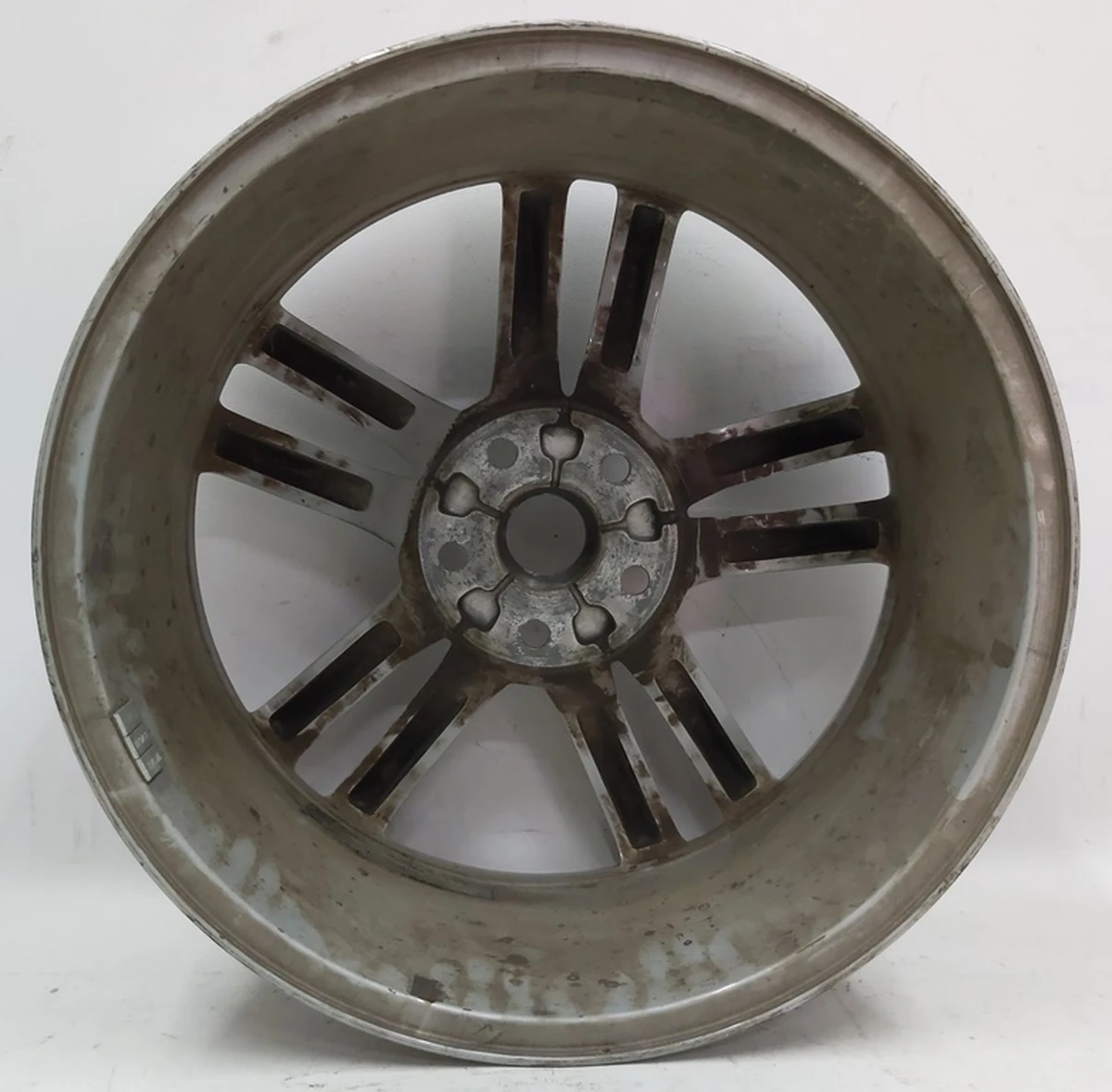 1 Wheel disk (19x8.0J - SILVER) with damage Tesla model S 1054040-00-B