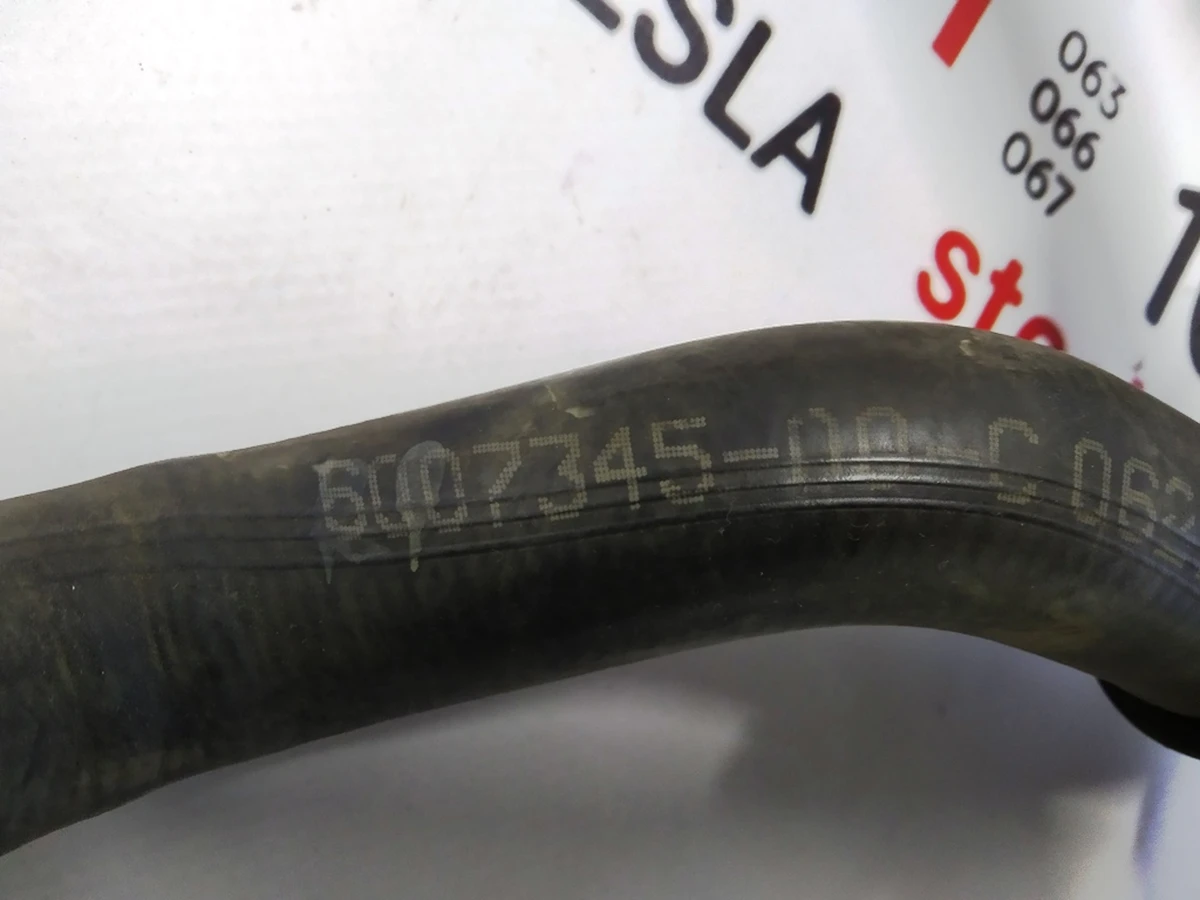 28 CHILLER TO PUMP 2 HOSE ASSEMBLY Tesla model S 6007345-00-E