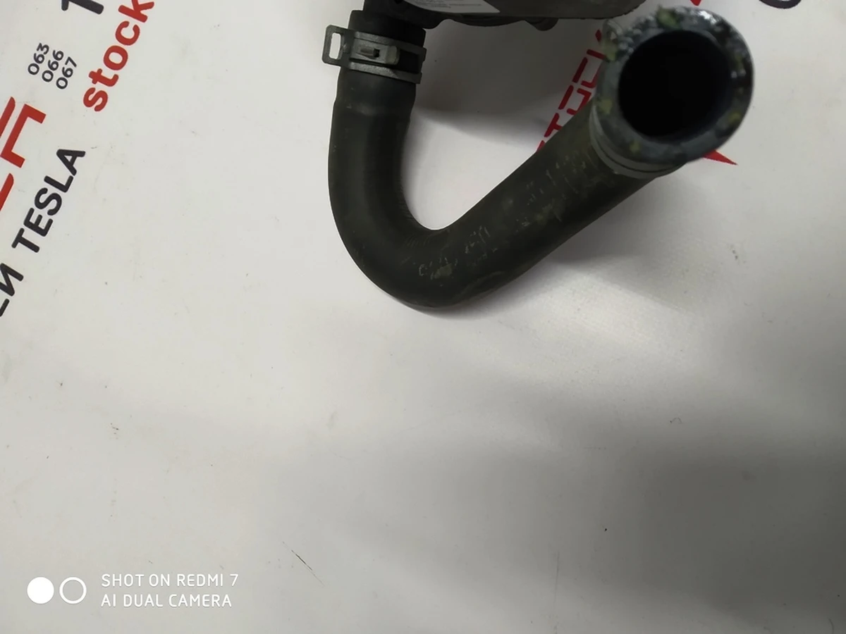 32 Coolant hose from pump to tee Tesla model S 6007350-00-E