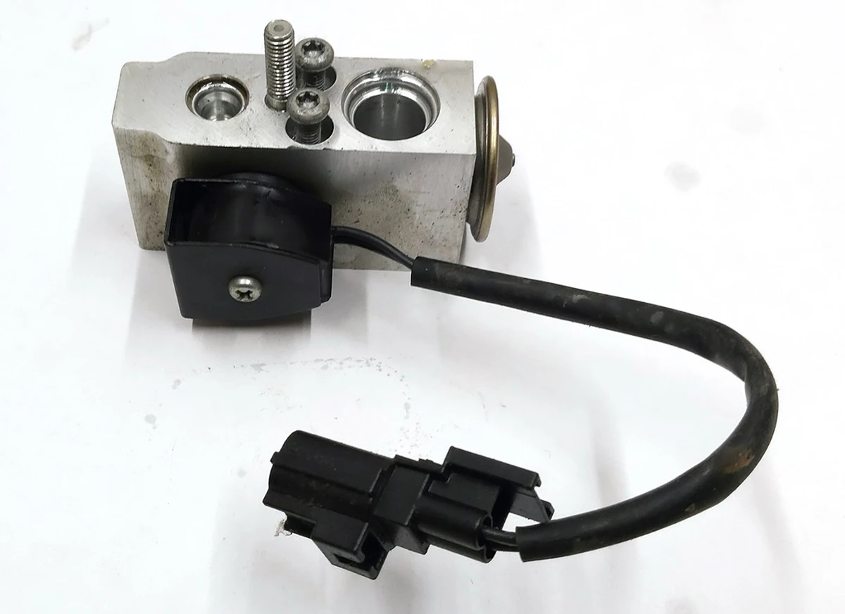 11 Клапан теплообмінника/чілера Tesla model S 6008481-00-B