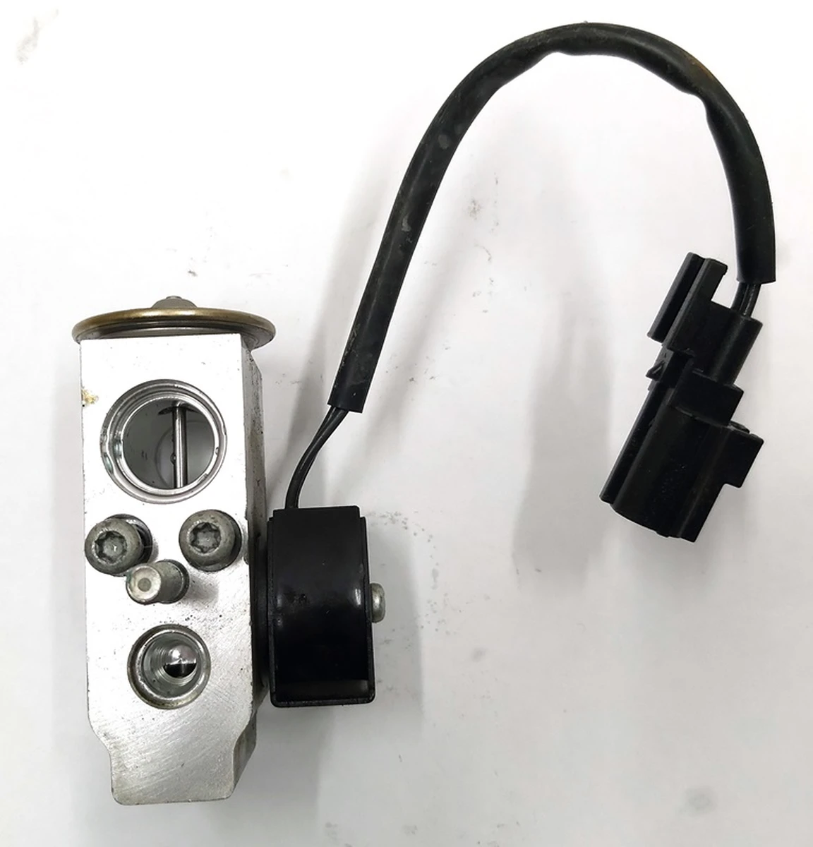 11 Heat Exchanger / Chiller Valve Tesla model S 6008481-00-B