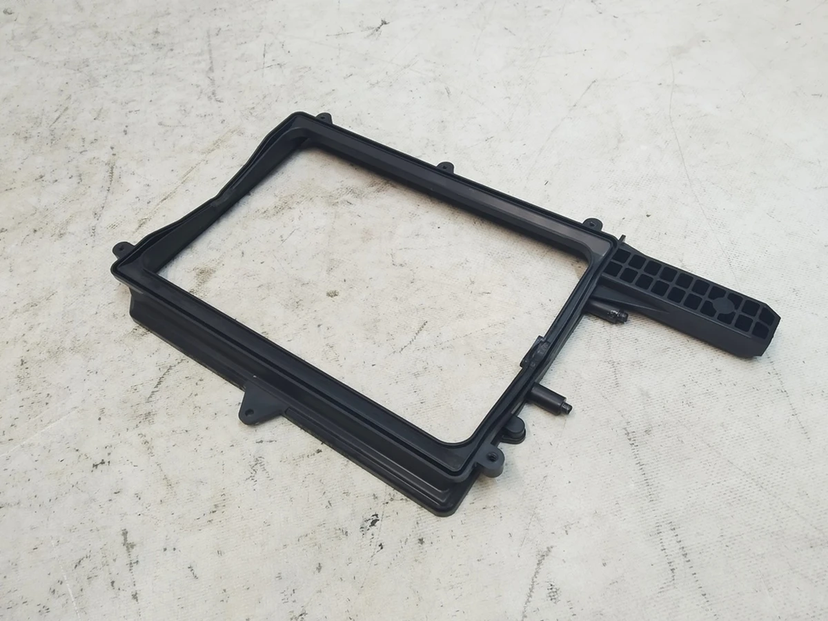 Повітрозабірник кліматичної установки (пічки салону) INLET впускний патрубок нижній Tesla model S 6007378-00-Q