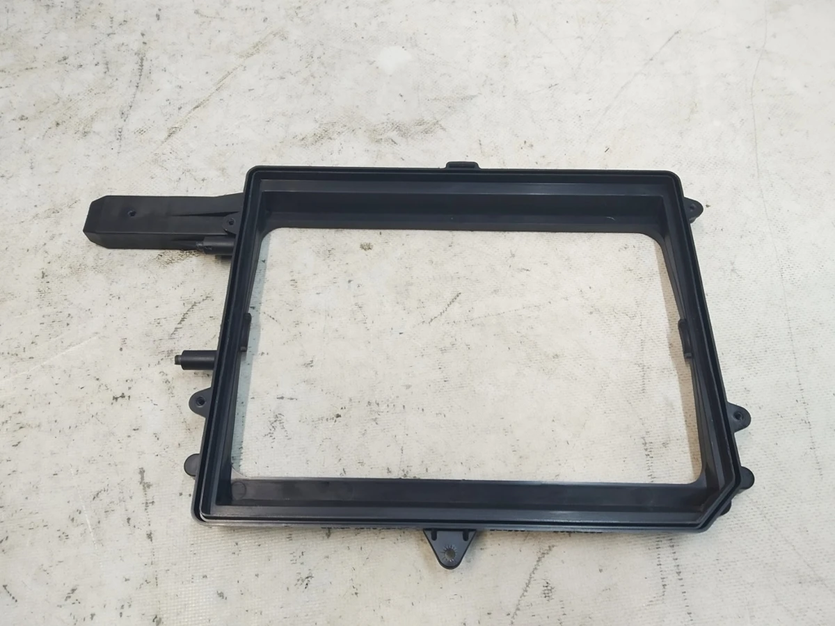 Повітрозабірник кліматичної установки (пічки салону) INLET впускний патрубок нижній Tesla model S 6007378-00-Q