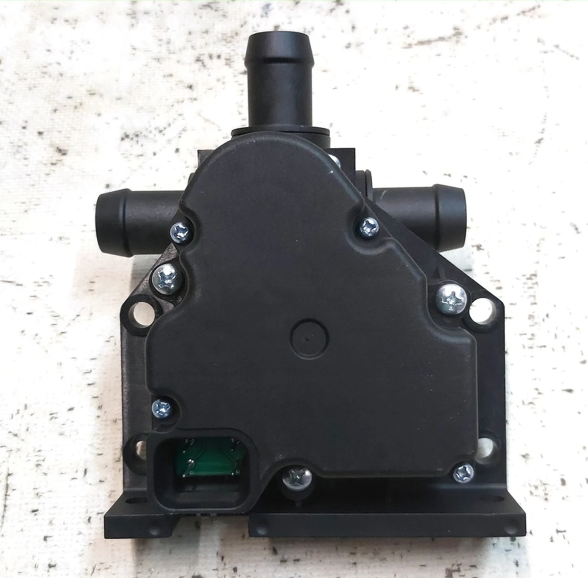 37 Клапан потрійний Tesla model S, model S REST 6007384-00-E