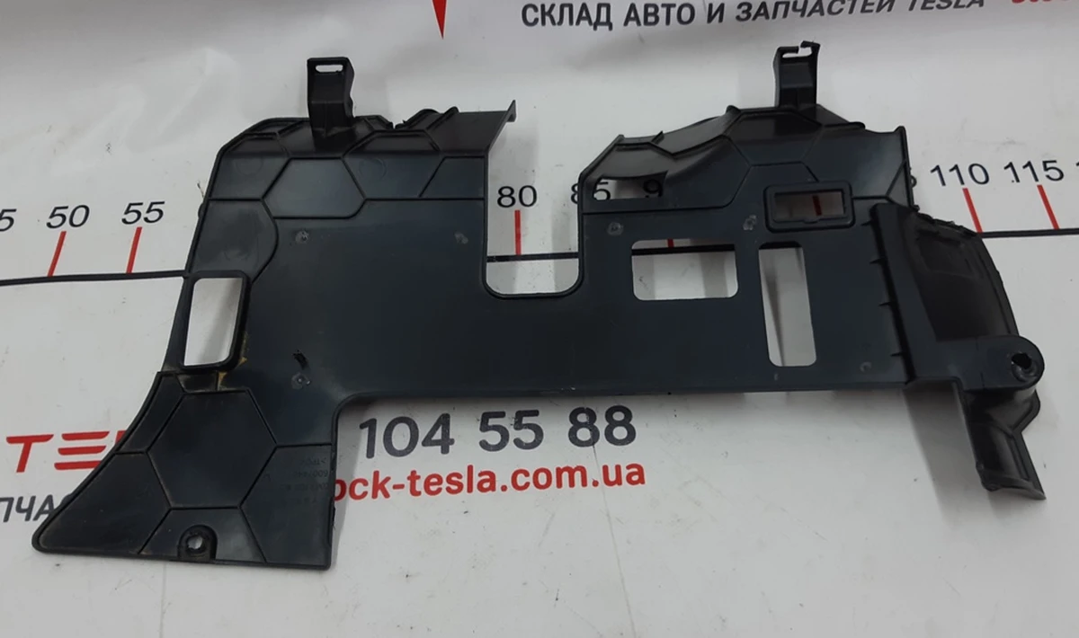 17 Накладка пластикова під рульовою колонкою Tesla S, model S REST 1016340-00-F