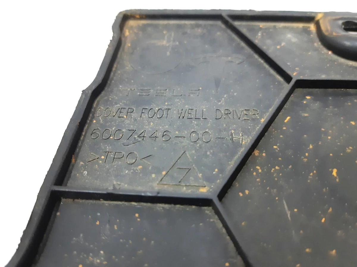 17 PLASTICS SUB ASY - COVER FOOT WELL LEFT Tesla model S, model S REST 1016340-00-F