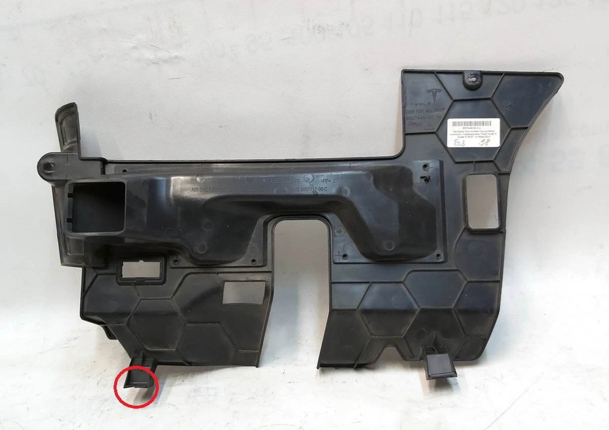 17 Накладка пластиковая под рулевой колонкой Tesla model S, model S REST 1016340-00-F